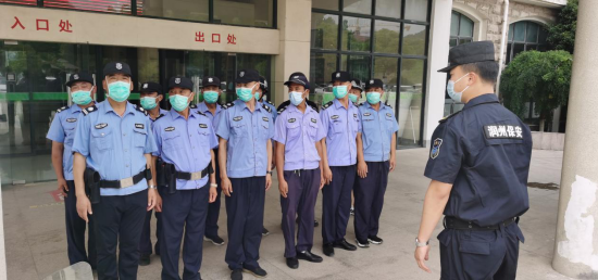 保障醫(yī)患平安--潤州保安公司對鎮(zhèn)江市第三人民醫(yī)院全體隊(duì)員進(jìn)行反恐訓(xùn)練