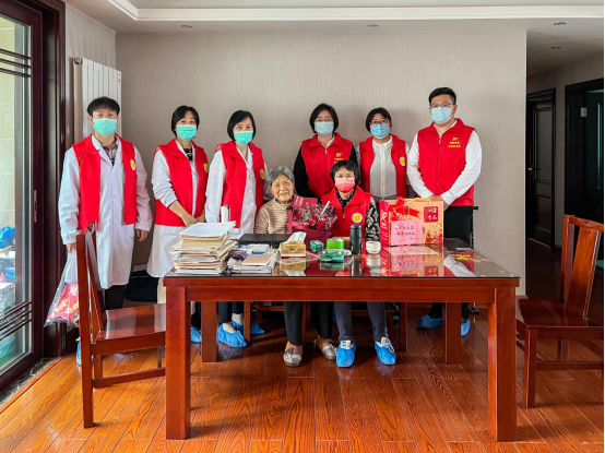 感恩母親節(jié)，慈善慰問行|潤馨物業(yè)慈善小隊開展  母親節(jié)慈善慰問活動