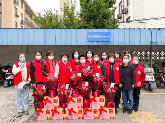 感恩母親節(jié)，慈善慰問行|潤馨物業(yè)慈善小隊開展  母親節(jié)慈善慰問活動