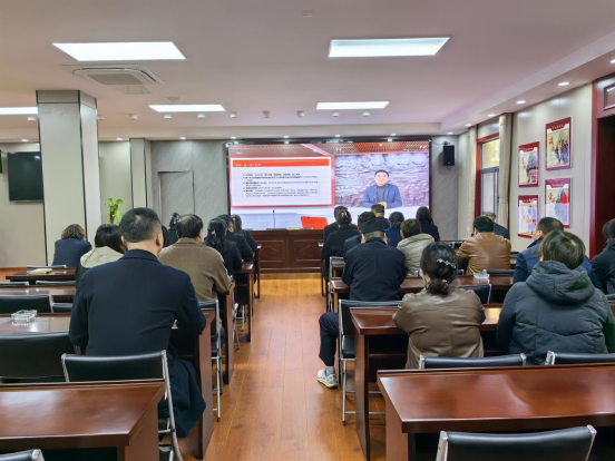 潤馨物業(yè)工會組織員工學(xué)習(xí)宣傳“習(xí)近平總書記重要講話精神及中國工會十八大精神”專題課程