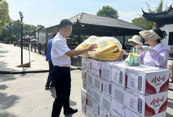 潤(rùn)馨物業(yè)慈善組織開展夏日防暑降溫慰問活動(dòng)