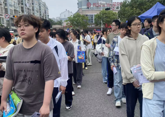 學(xué)子乘風(fēng)破浪，潤保助力護航